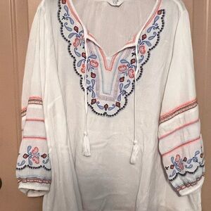 Crown & Ivy White Tunic with Blue and Pink Embroidery